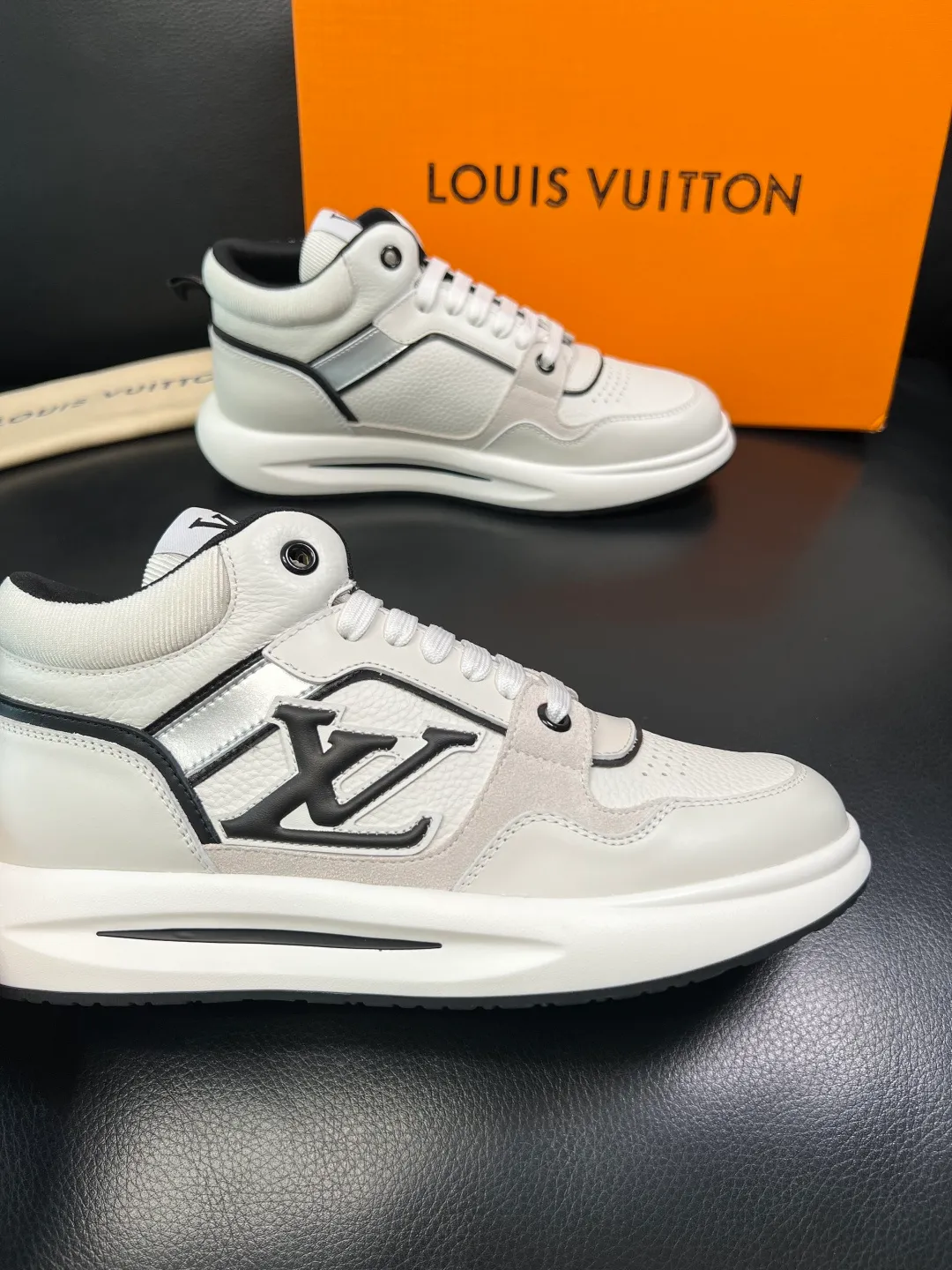 Men's shoes 💰820 Lv high quality top crafts Louis Vuitton, sports sneakers counter synchronization, uppers imported from Italy, high quality splicing colorful complex crafts, imported mesh pads soft and comfortable, soles: original soles specially provided by the original factory, T men's shoes 💰U exclusive movable molded soles super comfortable, original factory single goods, code number 39-44 (customized 38 45)